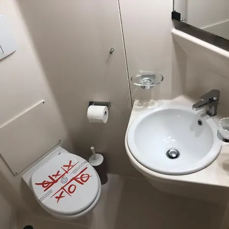 易登酒店 酒店